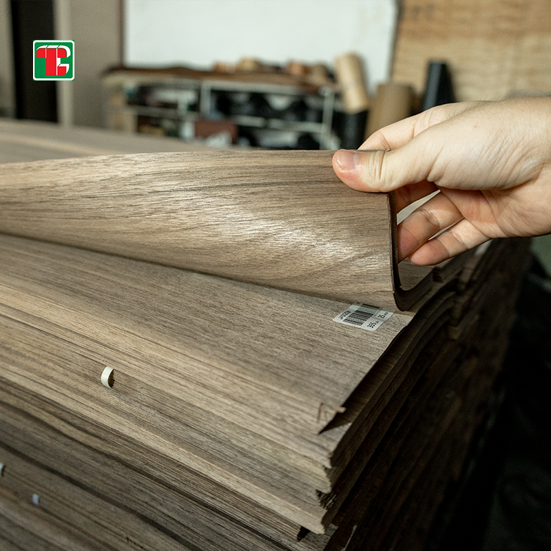 https://www.tlplywood.com/aa-grade-crown-cut-black-प्राकृतिक-american-walnut-wood-veneer-for-cabinets-product/